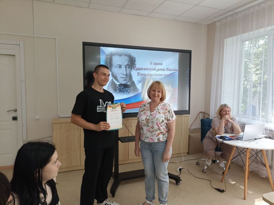 6 июня, в Пушкинский день, известный также как День русского языка, центральная городская модельная библиотека распахнула свои двери для учащихся ГБПОУ «Харцызский Многопрофильный Техникум» 6 июня, в Пушкинский день, известный также как День русского языка, центральная городская модельная библиотека распахнула свои двери для учащихся ГБПОУ «Харцызский Многопрофильный Техникум»