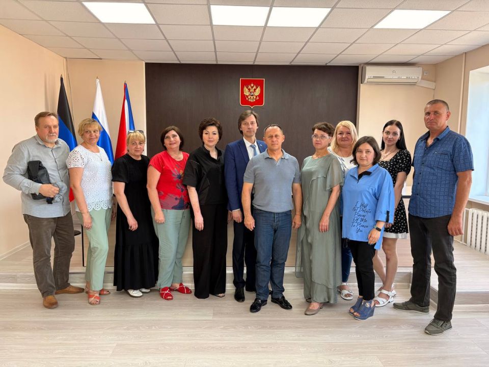 В Ясиноватой 06 июня 2025 года состоялось первое заседание общественного совета муниципального образования Ясиноватский муниципальный округ В Ясиноватой 06 июня 2025 года состоялось первое заседание общественного совета муниципального образования Ясиноватский муниципальный округ