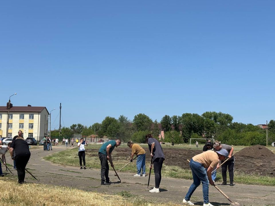 Борис Трима: Жители Мангушского округа, в рамках Всероссийской экологической акции «Марофон зеленых дел», снова объединились для наведения чистоты и порядка в округе Борис Трима: Жители Мангушского округа, в рамках Всероссийской экологической акции «Марофон зеленых дел», снова объединились для наведения чистоты и порядка в округе