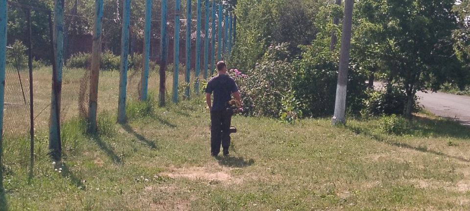 МУП администрации города Тореза "Благоустройство" продолжает выполнять работы по покосу сорных и карантинных трав на территории городского округа Торез МУП администрации города Тореза "Благоустройство" продолжает выполнять работы по покосу сорных и карантинных трав на территории городского округа Торез