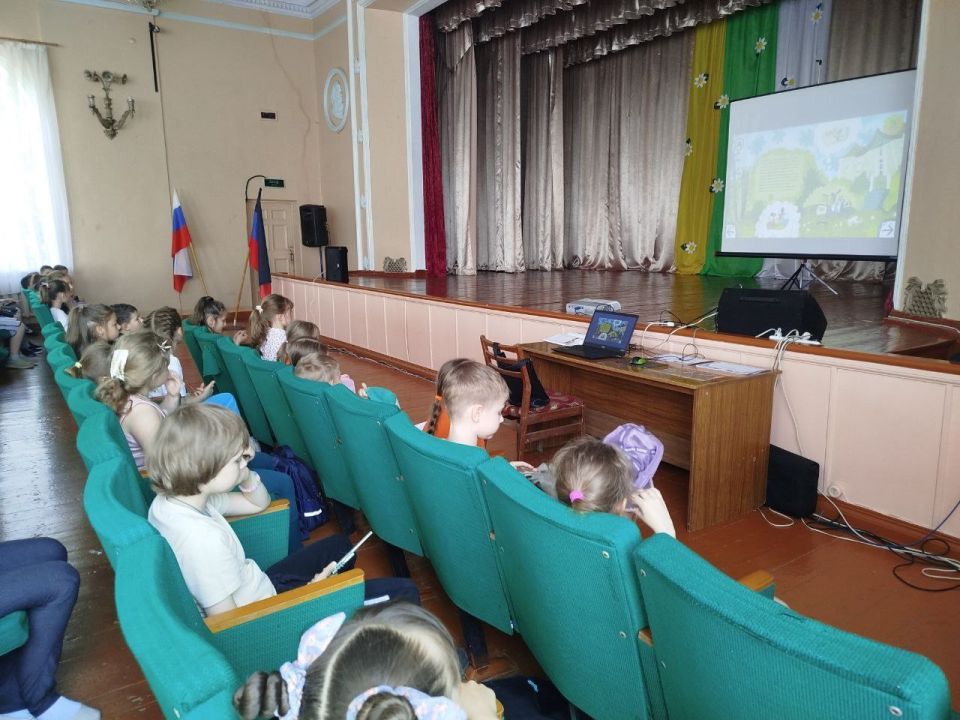 Сегодня день рождения великого русского поэта и писателя Александра Сергеевича Пушкина! По праву этот день так же является и днём русского языка, так как Александр Сергеевич является основоположником литературного русского... Сегодня день рождения великого русского поэта и писателя Александра Сергеевича Пушкина! По праву этот день так же является и днём русского языка, так как Александр Сергеевич является основоположником литературного русского...