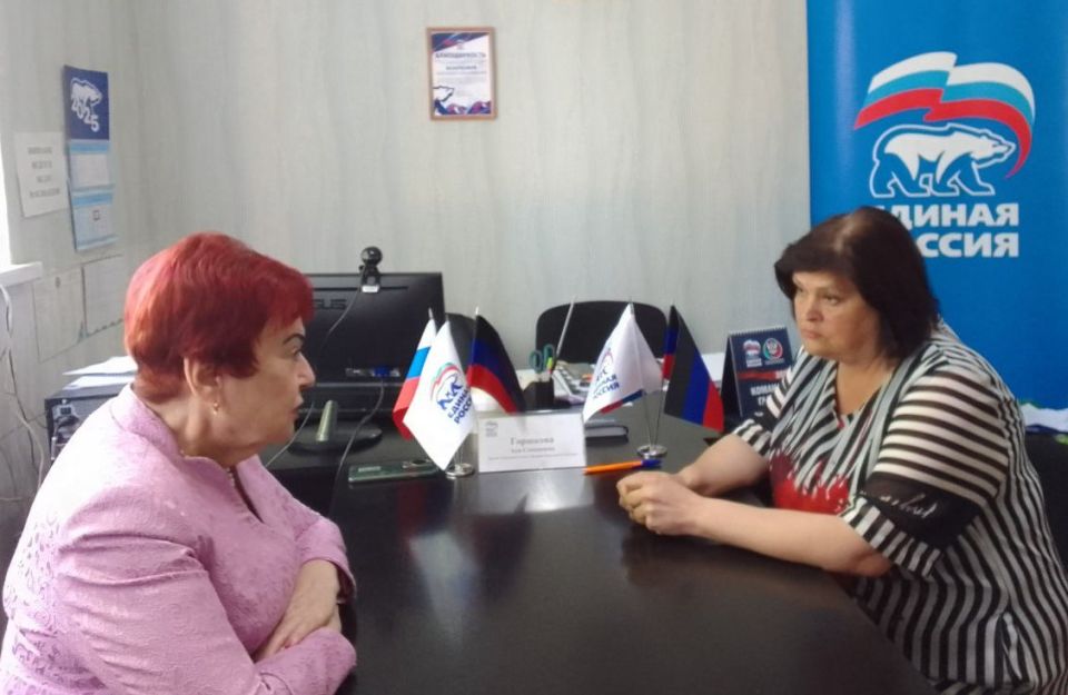 ПРИЕМ ГРАЖДАН. В первую рабочую неделю июня депутаты Донецкого городского совета провели приёмы граждан в закреплённых районах города: ПРИЕМ ГРАЖДАН. В первую рабочую неделю июня депутаты Донецкого городского совета провели приёмы граждан в закреплённых районах города: