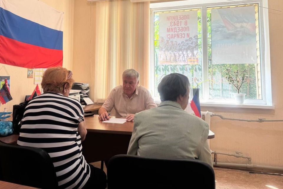 Заместитель председателя Шахтерского муниципального совета провел личный прием граждан в Ждановке Заместитель председателя Шахтерского муниципального совета провел личный прием граждан в Ждановке