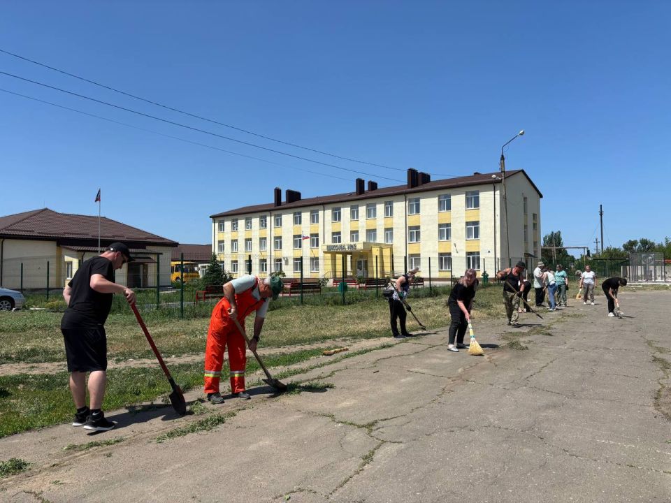 Борис Трима: Жители Мангушского округа, в рамках Всероссийской экологической акции «Марофон зеленых дел», снова объединились для наведения чистоты и порядка в округе Борис Трима: Жители Мангушского округа, в рамках Всероссийской экологической акции «Марофон зеленых дел», снова объединились для наведения чистоты и порядка в округе