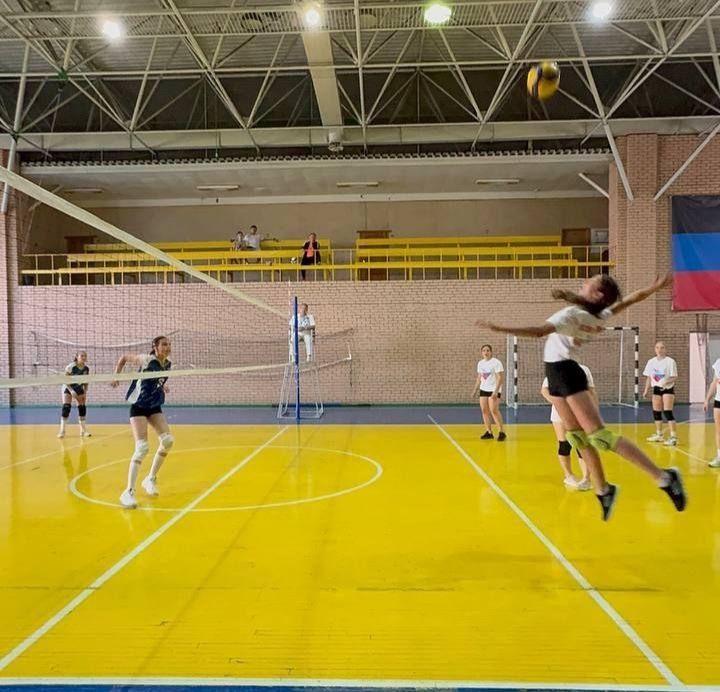 Продолжаем побеждать!. В рамках первенства ДНР по волейболу, команда МКУ ДО "ВОЛОДАРСКОЙ СПОРТИВНОЙ ШКОЛЫ" 5 июня 2025 года, провела второй матч подгруппы Продолжаем побеждать!. В рамках первенства ДНР по волейболу, команда МКУ ДО "ВОЛОДАРСКОЙ СПОРТИВНОЙ ШКОЛЫ" 5 июня 2025 года, провела второй матч подгруппы
