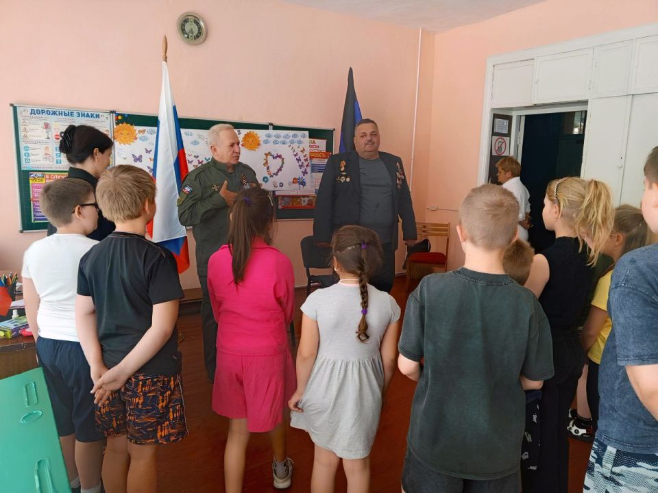 Ветераны-защитники Донбасса провели урок мужества для школьников Ветераны-защитники Донбасса провели урок мужества для школьников