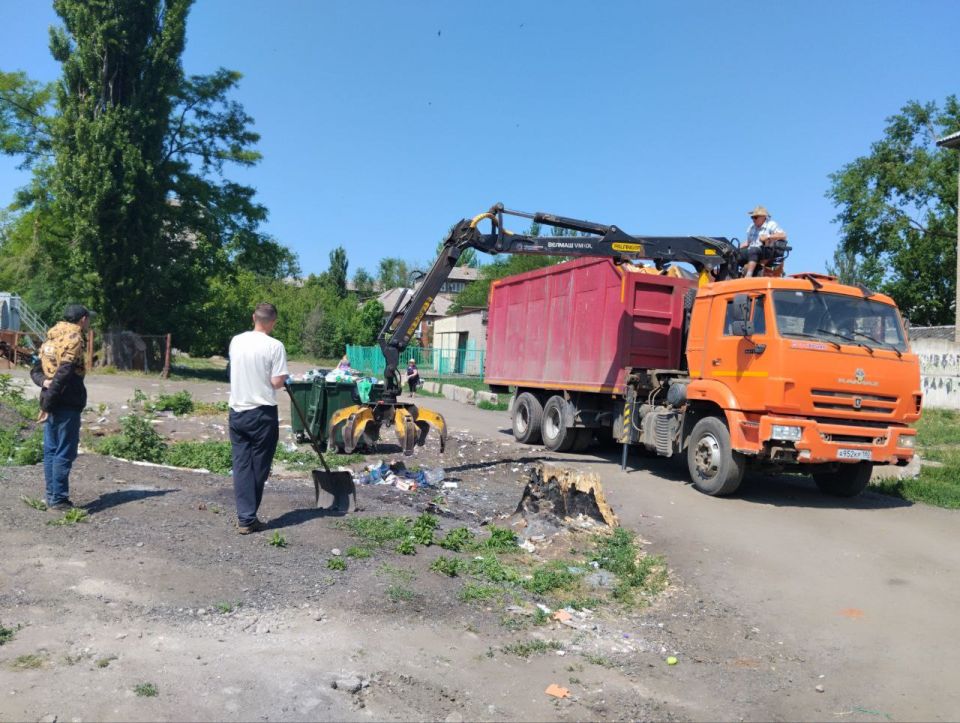 В Кировском внутригородском районе продолжаются работы по санитарному содержанию территории В Кировском внутригородском районе продолжаются работы по санитарному содержанию территории