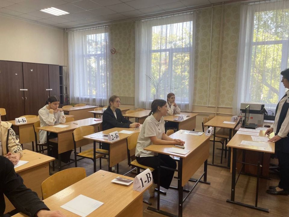 Денис Пушилин: Уже четыре выпускника получили 100 баллов на ЕГЭ по профильным предметам — убежден, что к концу вступительной кампании побьем прошлогодний рекорд по стобалльникам Денис Пушилин: Уже четыре выпускника получили 100 баллов на ЕГЭ по профильным предметам — убежден, что к концу вступительной кампании побьем прошлогодний рекорд по стобалльникам