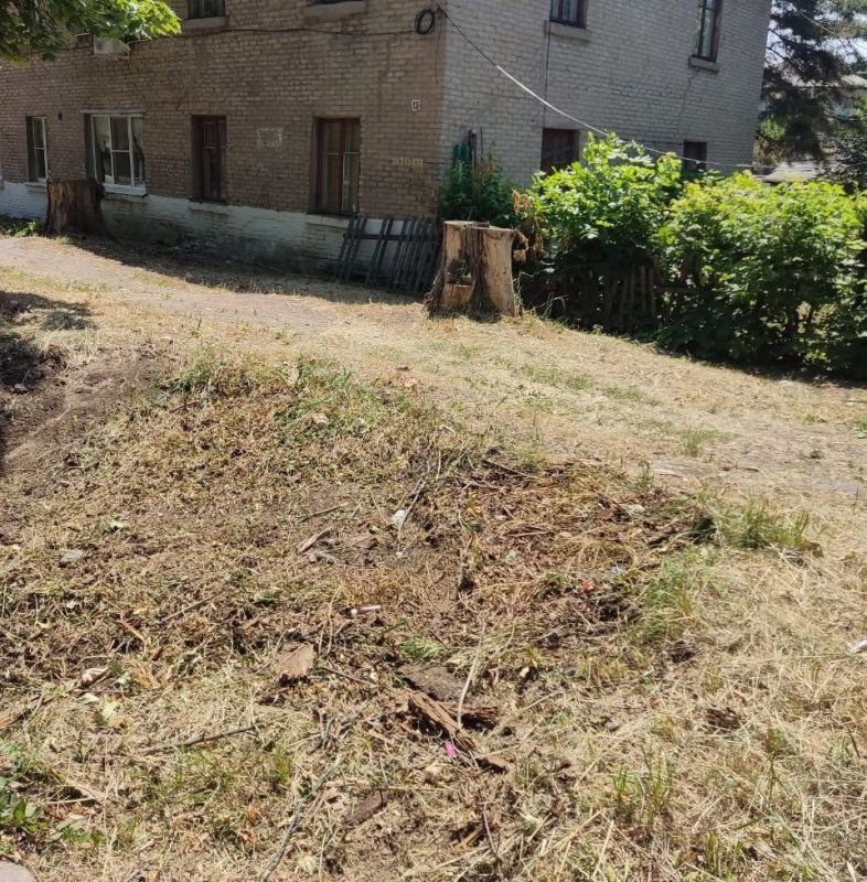 В Ждановке продолжают ликвидировать стихийные свалки В Ждановке продолжают ликвидировать стихийные свалки