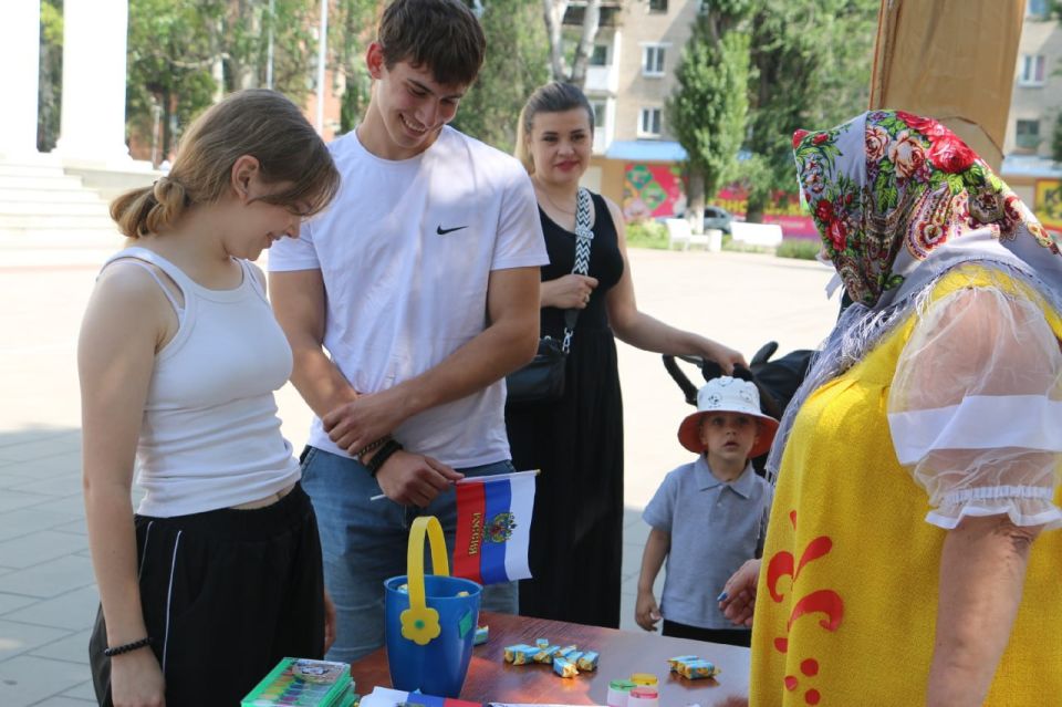 6 июня, в день рождения гения русской словесности Александра Сергеевича Пушкина и День русского языка на площади Ленина состоялся тематический балаганчик 6 июня, в день рождения гения русской словесности Александра Сергеевича Пушкина и День русского языка на площади Ленина состоялся тематический балаганчик