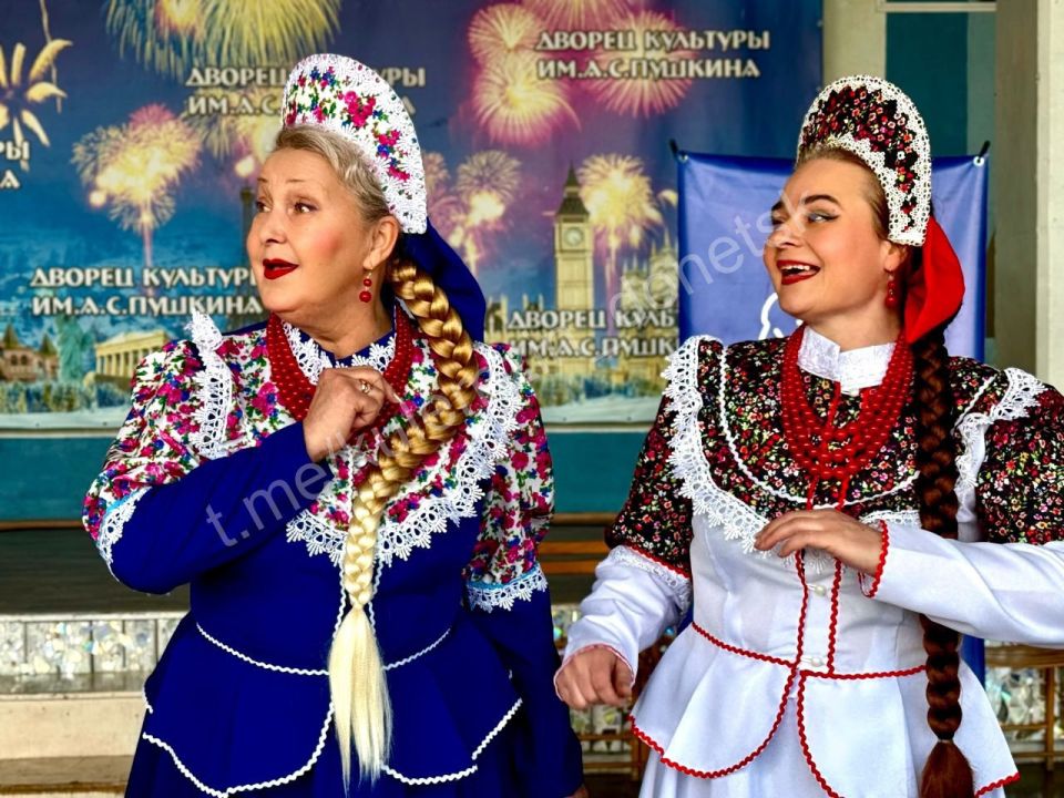 Культурное богатство. Особую нишу в культурной жизни города занимают коллективы, которые основала и долгие годы возглавляла Людмила Архимандритова — заслуженный работник культуры, кавалер Ордена Княгини Ольги III степени... Культурное богатство. Особую нишу в культурной жизни города занимают коллективы, которые основала и долгие годы возглавляла Людмила Архимандритова — заслуженный работник культуры, кавалер Ордена Княгини Ольги III степени...