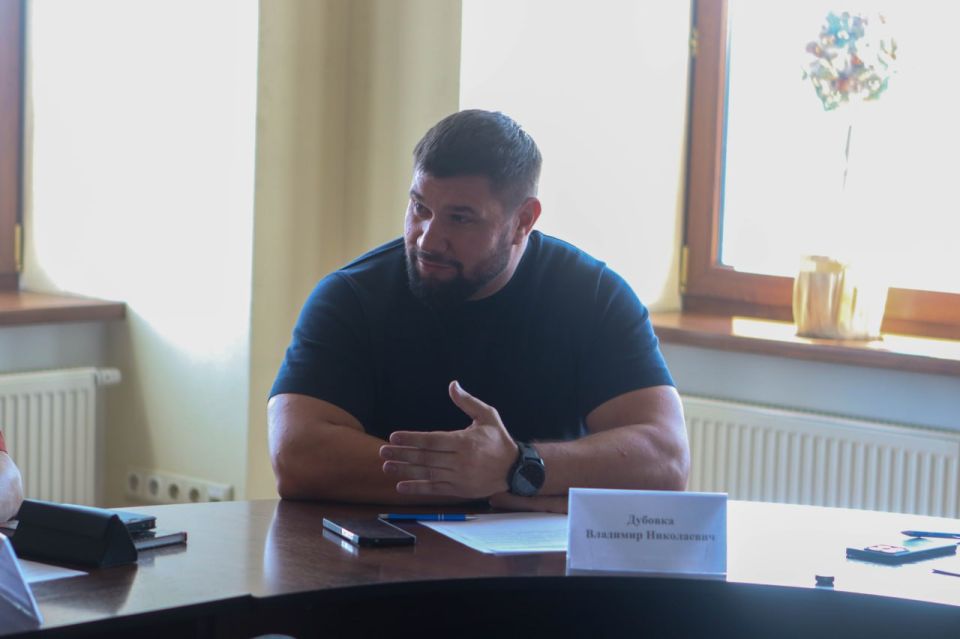 Председатель Комиссии по промышленности, транспорту, строительству, ЖКХ и экологии Общественной палаты ДНР Роман Сметанин избран руководителем общественного совета при Министерстве строительства, архитектуры и ЖКХ Республики Председатель Комиссии по промышленности, транспорту, строительству, ЖКХ и экологии Общественной палаты ДНР Роман Сметанин избран руководителем общественного совета при Министерстве строительства, архитектуры и ЖКХ Республики