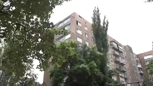  :                
