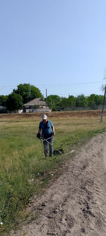Сегодня в пгт Луганское рамках Всероссийской экологической акции «Марафон зеленых дел» состоялся экологический субботник Сегодня в пгт Луганское рамках Всероссийской экологической акции «Марафон зеленых дел» состоялся экологический субботник