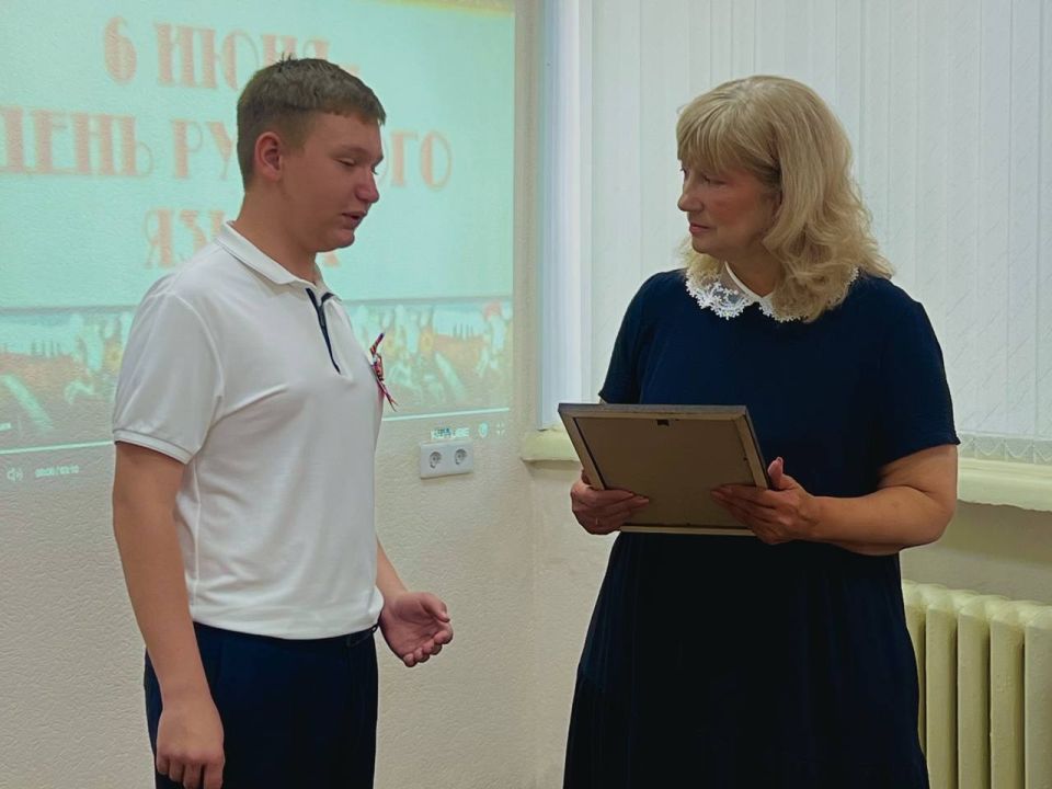 Сегодня в Управе Ворошиловского внутригородского района прошло торжественное награждение победителей районного конкурса стихотворений и песен, посвящённых 80-летию Победы в Великой Отечественной войне «Строки Победы» Сегодня в Управе Ворошиловского внутригородского района прошло торжественное награждение победителей районного конкурса стихотворений и песен, посвящённых 80-летию Победы в Великой Отечественной войне «Строки Победы»