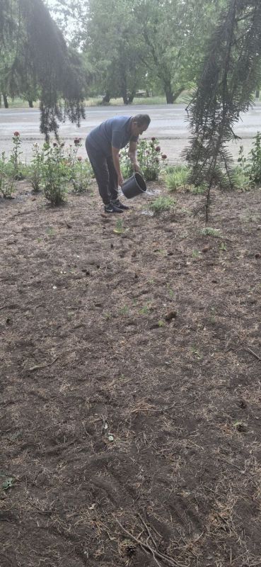 Сегодня в пгт Луганское рамках Всероссийской экологической акции «Марафон зеленых дел» состоялся экологический субботник Сегодня в пгт Луганское рамках Всероссийской экологической акции «Марафон зеленых дел» состоялся экологический субботник
