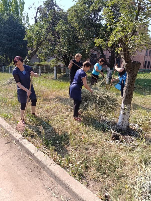 В рамках акции "Экологический субботник", сегодня 06.06.2025, в городе Светлодарск работники городских предприятий и учреждений выполнили следующие работы по уборке своих прилегающих территорий: В рамках акции "Экологический субботник", сегодня 06.06.2025, в городе Светлодарск работники городских предприятий и учреждений выполнили следующие работы по уборке своих прилегающих территорий: