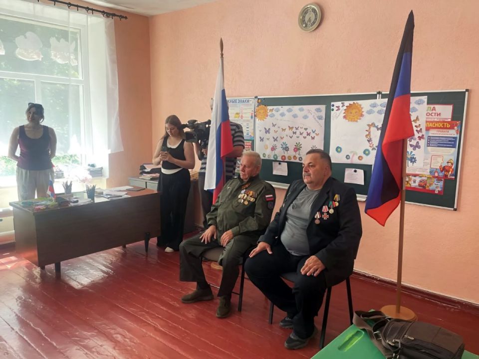Ветераны-защитники Донбасса провели урок мужества для школьников Ветераны-защитники Донбасса провели урок мужества для школьников