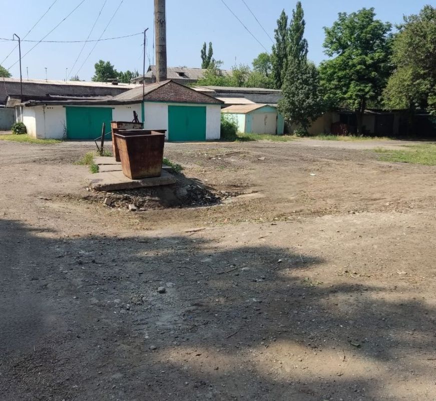 В Ждановке продолжают ликвидировать стихийные свалки В Ждановке продолжают ликвидировать стихийные свалки