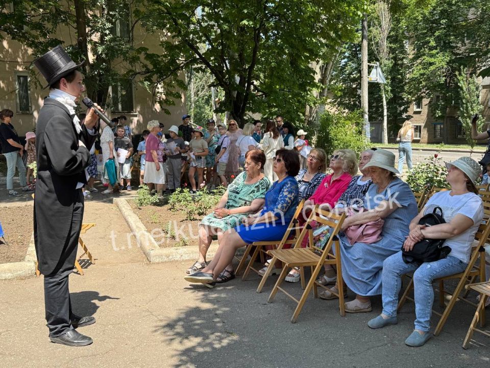 Сегодня во Дворце культуры им. А.С Пушкина в рамка проекта «Культура малой родины» партии «Единая Россия» провели развлекательную программу, приуроченную ко дню рождения Александра Сергеевича Пушкина «Лукоморье — край чудес» Сегодня во Дворце культуры им. А.С Пушкина в рамка проекта «Культура малой родины» партии «Единая Россия» провели развлекательную программу, приуроченную ко дню рождения Александра Сергеевича Пушкина «Лукоморье — край чудес»