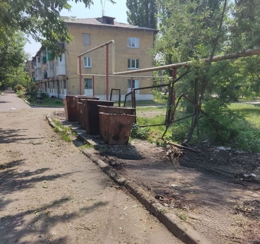 В Ждановке продолжают ликвидировать стихийные свалки В Ждановке продолжают ликвидировать стихийные свалки