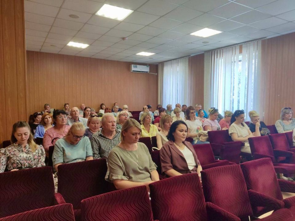 Михаил Меренков: Сегодня, 6 июня, прошло совещание районного хозяйственного актива Буденновского внутригородского района Администрации городского округа Донецк Михаил Меренков: Сегодня, 6 июня, прошло совещание районного хозяйственного актива Буденновского внутригородского района Администрации городского округа Донецк