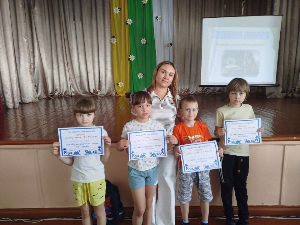 Сегодня день рождения великого русского поэта и писателя Александра Сергеевича Пушкина! По праву этот день так же является и днём русского языка, так как Александр Сергеевич является основоположником литературного русского... Сегодня день рождения великого русского поэта и писателя Александра Сергеевича Пушкина! По праву этот день так же является и днём русского языка, так как Александр Сергеевич является основоположником литературного русского...