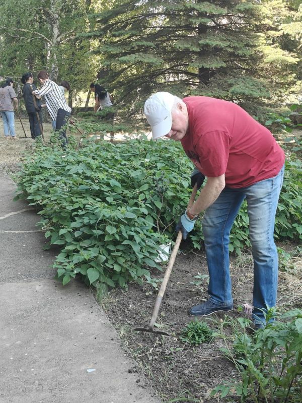 В рамках акции "Экологический субботник", сегодня 06.06.2025, в городе Светлодарск работники городских предприятий и учреждений выполнили следующие работы по уборке своих прилегающих территорий: В рамках акции "Экологический субботник", сегодня 06.06.2025, в городе Светлодарск работники городских предприятий и учреждений выполнили следующие работы по уборке своих прилегающих территорий: