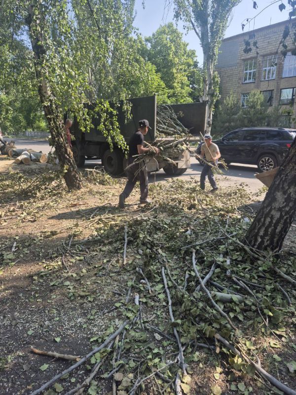 Александр Шатов: В Шахтерском округе продолжаются мероприятия по благоустройству Александр Шатов: В Шахтерском округе продолжаются мероприятия по благоустройству