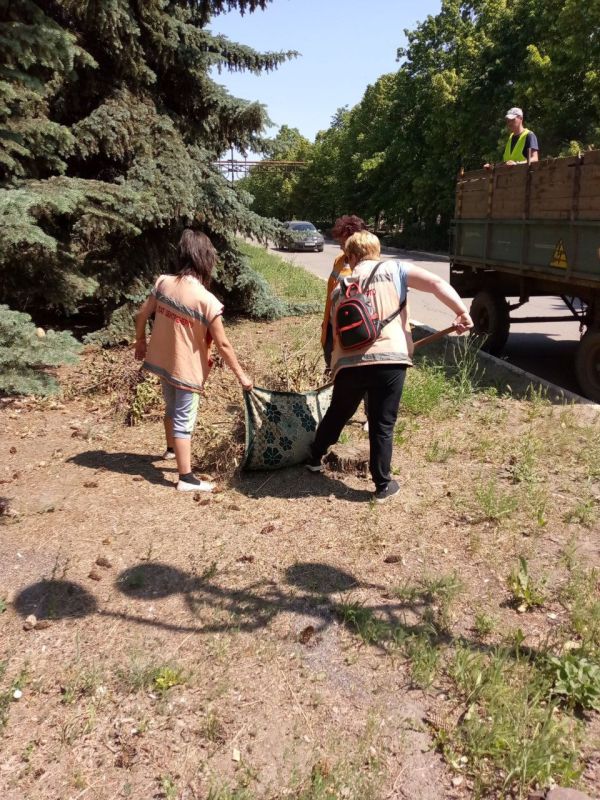 В рамках акции "Экологический субботник", сегодня 06.06.2025, в городе Светлодарск работники городских предприятий и учреждений выполнили следующие работы по уборке своих прилегающих территорий: В рамках акции "Экологический субботник", сегодня 06.06.2025, в городе Светлодарск работники городских предприятий и учреждений выполнили следующие работы по уборке своих прилегающих территорий: