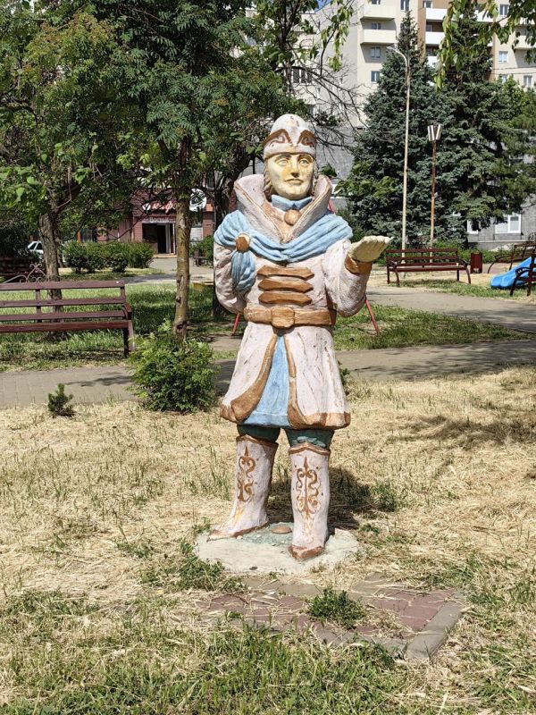 «Там чудеса, там леший бродит, русалка на ветвях сидит…» «Там чудеса, там леший бродит, русалка на ветвях сидит…»