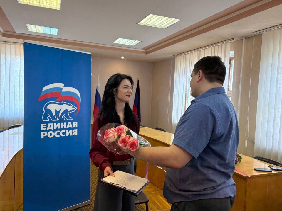 Сегодня, в Управе Ленинского внутригородского района Администрации г.о. Донецк прошла творческая встреча "СВОя история" с поэтом Татьяной Поддубной, приуроченная к Международному дню русского языка Сегодня, в Управе Ленинского внутригородского района Администрации г.о. Донецк прошла творческая встреча "СВОя история" с поэтом Татьяной Поддубной, приуроченная к Международному дню русского языка