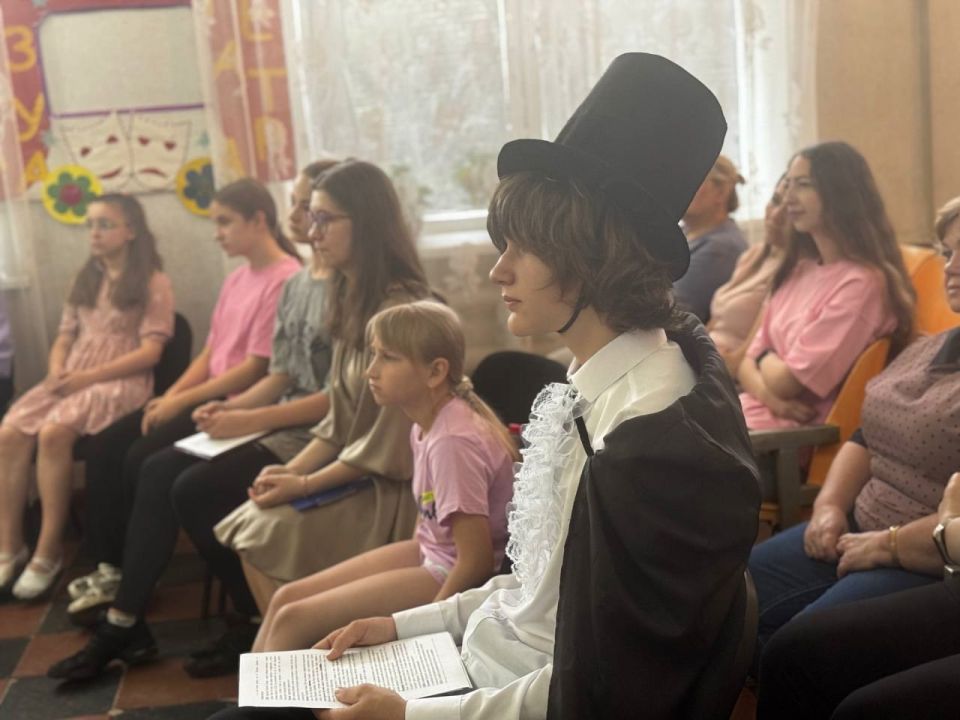 В Снежном состоялось мероприятие, посвященное Дню русского языка и Дню Рождения Александра Пушкина В Снежном состоялось мероприятие, посвященное Дню русского языка и Дню Рождения Александра Пушкина
