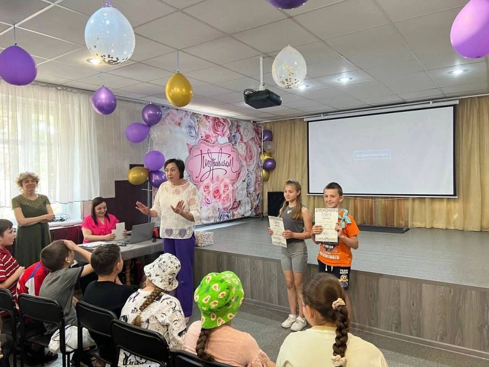 Сегодня вся страна отмечает день рождения Александра Сергеевича Пушкина, чьё творчество стало неотъемлемой частью русской культуры и мировой литературы Сегодня вся страна отмечает день рождения Александра Сергеевича Пушкина, чьё творчество стало неотъемлемой частью русской культуры и мировой литературы