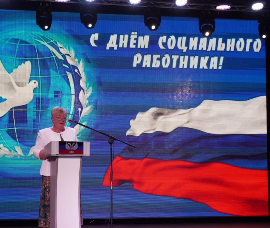 Сергей Юзвинкевич: Сегодня в Володарском Доме культуры прошел концерт, посвященный Дню социального работника Сергей Юзвинкевич: Сегодня в Володарском Доме культуры прошел концерт, посвященный Дню социального работника