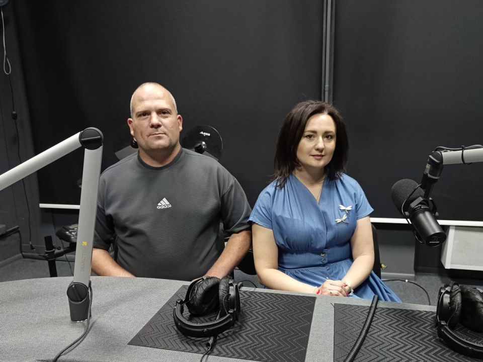 Социальный координатор харцызского отделения филиала фонда «Защитники Отечества» Виктория Ляшенко и ветеран боевых действий, участник СВО Сергей Водолазский побывали в гостях у радио «Комета» Социальный координатор харцызского отделения филиала фонда «Защитники Отечества» Виктория Ляшенко и ветеран боевых действий, участник СВО Сергей Водолазский побывали в гостях у радио «Комета»