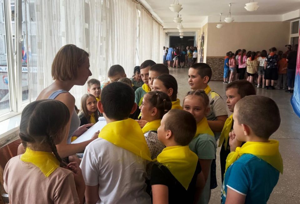 Студенты Донецкого педагогического подарили детям города Снежное праздник пушкинской поэзии Студенты Донецкого педагогического подарили детям города Снежное праздник пушкинской поэзии