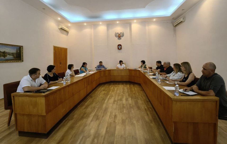6 июня, Глава Тельмановского муниципального округа Наталья Великодная, на правах инициатора создания Общественного совета муниципального образования Тельмановского муниципального округа Донецкой Народной Республики, в... 6 июня, Глава Тельмановского муниципального округа Наталья Великодная, на правах инициатора создания Общественного совета муниципального образования Тельмановского муниципального округа Донецкой Народной Республики, в...