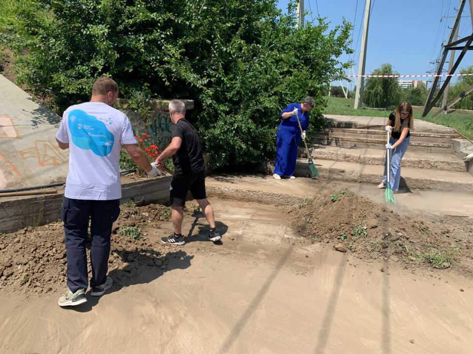 При поддержке сектора экологии Администрации городского округа Мариуполь сегодня состоялась всероссийская акция "Вода России" При поддержке сектора экологии Администрации городского округа Мариуполь сегодня состоялась всероссийская акция "Вода России"