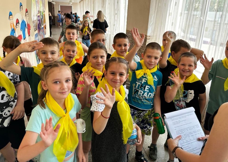 Студенты Донецкого педагогического подарили детям города Снежное праздник пушкинской поэзии Студенты Донецкого педагогического подарили детям города Снежное праздник пушкинской поэзии