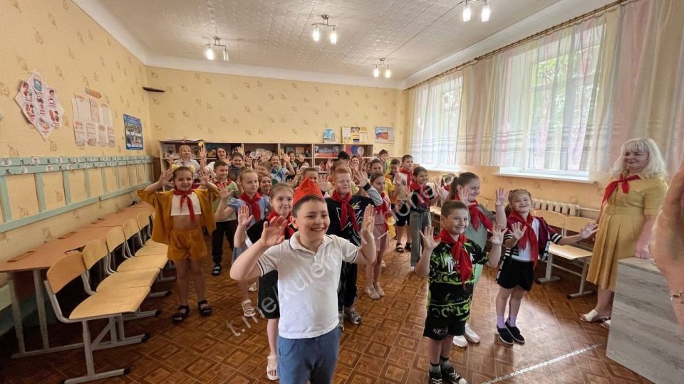 В рамках акции «Месячник спорта» по поручению Главы ДНР Дениса Пушилина утро в пришкольных лагерях начинается с зарядки! В рамках акции «Месячник спорта» по поручению Главы ДНР Дениса Пушилина утро в пришкольных лагерях начинается с зарядки!