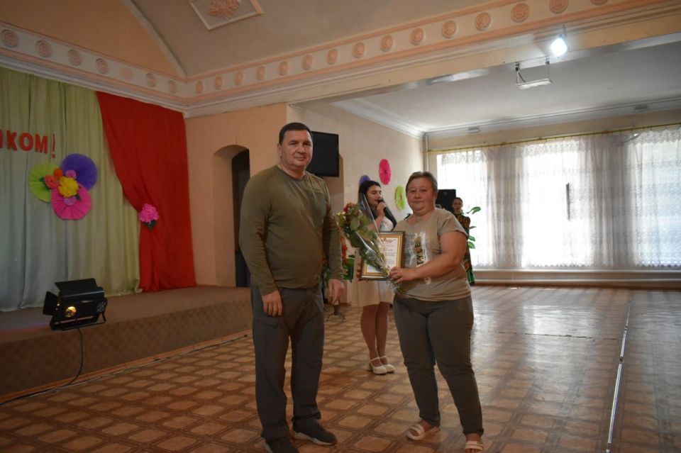 Игорь Лызов: В преддверие праздника Дна социального работника вручил грамоты и благодарности за успехи в профессиональной деятельности, большой вклад в развитие системы социальной защиты людям, кто является истинной опорой... Игорь Лызов: В преддверие праздника Дна социального работника вручил грамоты и благодарности за успехи в профессиональной деятельности, большой вклад в развитие системы социальной защиты людям, кто является истинной опорой...