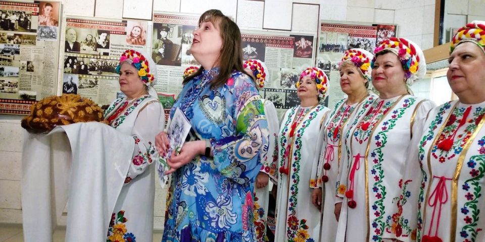 Культурное богатство. Народный вокальный коллектив «Театр песни «Шахтарочка» был создан Людмилой Архимандритовой 15 июля 1963 года Культурное богатство. Народный вокальный коллектив «Театр песни «Шахтарочка» был создан Людмилой Архимандритовой 15 июля 1963 года