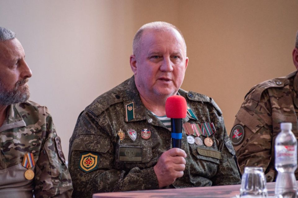 Дмитрий Огилец: 6 июня в Центре развития молодёжных инициатив г.Харцызска представители Макеевской и Харцызской городских организаций ДРРО РСВА и СВО совместно с молодежью г.Харцызска приняли участие в мероприятии... Дмитрий Огилец: 6 июня в Центре развития молодёжных инициатив г.Харцызска представители Макеевской и Харцызской городских организаций ДРРО РСВА и СВО совместно с молодежью г.Харцызска приняли участие в мероприятии...