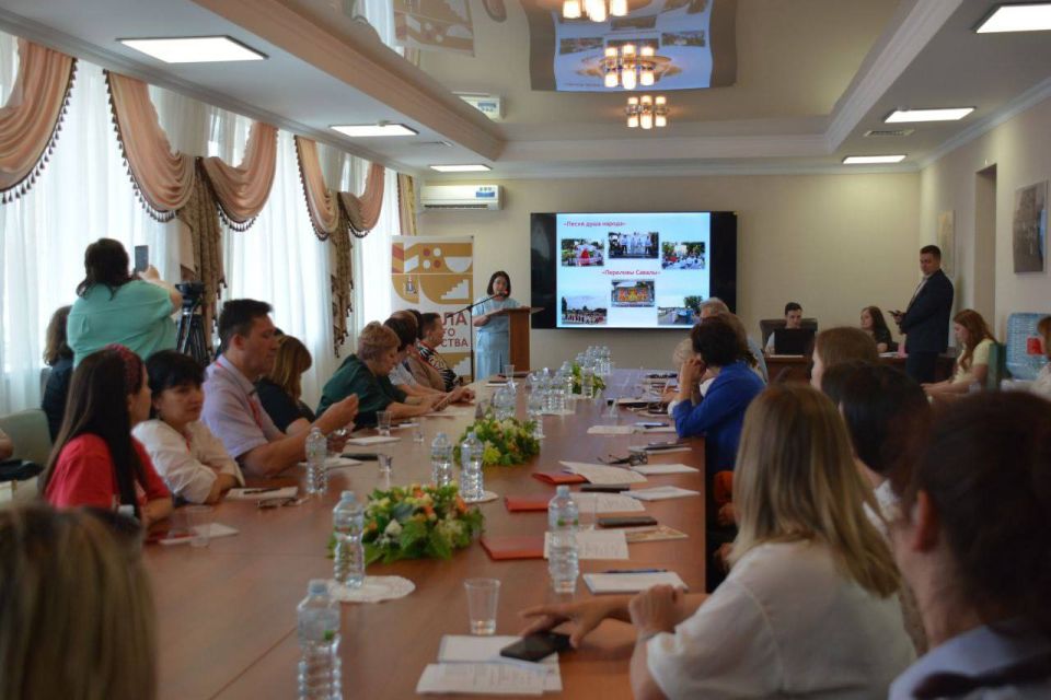 Сотрудники культурно-досуговых учреждений Донецкой Народной Республики приняли участие в работе Школы клубного мастерства в Воронежской области в рамках плана мероприятий Содружества «Донбасс» Сотрудники культурно-досуговых учреждений Донецкой Народной Республики приняли участие в работе Школы клубного мастерства в Воронежской области в рамках плана мероприятий Содружества «Донбасс»