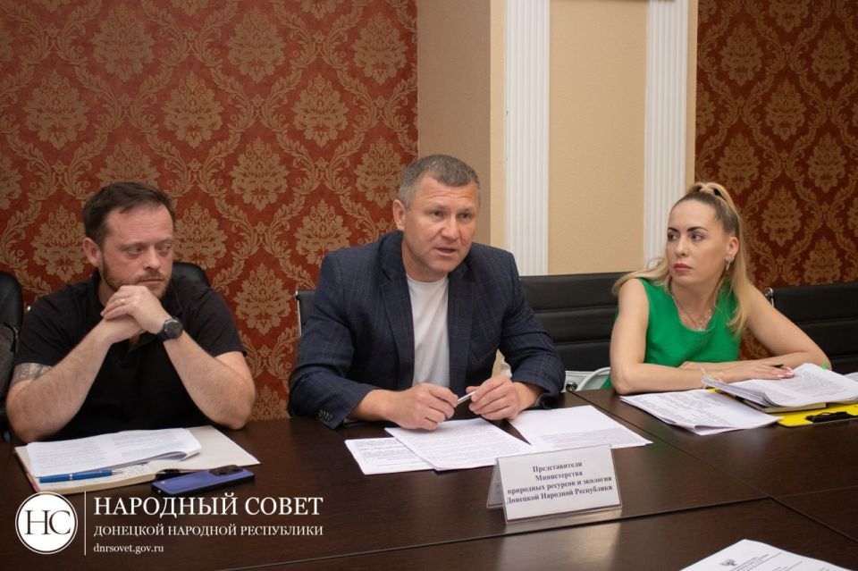 Совместная работа: депутаты провели заседание с Министром природных ресурсов и экологии Совместная работа: депутаты провели заседание с Министром природных ресурсов и экологии