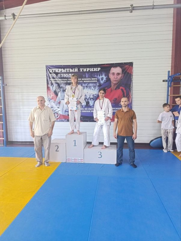 7 июня 2025 года в спортивном зале СК "Спортмакс" города Донецка прошло Открытое первенство городского округа Донецк по дзюдо памяти МС СССР, чемпиона Европы и мира среди ветеранов В.В. Мицканюка среди юношей и девушек... 7 июня 2025 года в спортивном зале СК "Спортмакс" города Донецка прошло Открытое первенство городского округа Донецк по дзюдо памяти МС СССР, чемпиона Европы и мира среди ветеранов В.В. Мицканюка среди юношей и девушек...