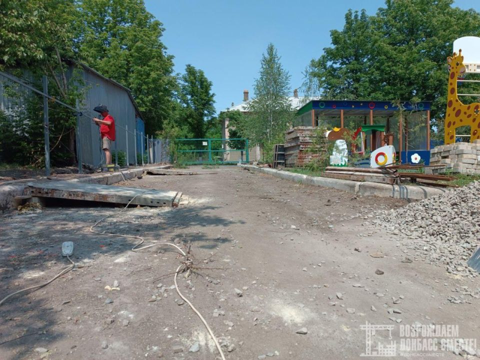Амурская область начала работы на территории амвросиевского детсада «Теремок» Амурская область начала работы на территории амвросиевского детсада «Теремок»