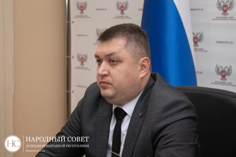 Совместная работа: депутаты провели заседание с Министром природных ресурсов и экологии Совместная работа: депутаты провели заседание с Министром природных ресурсов и экологии