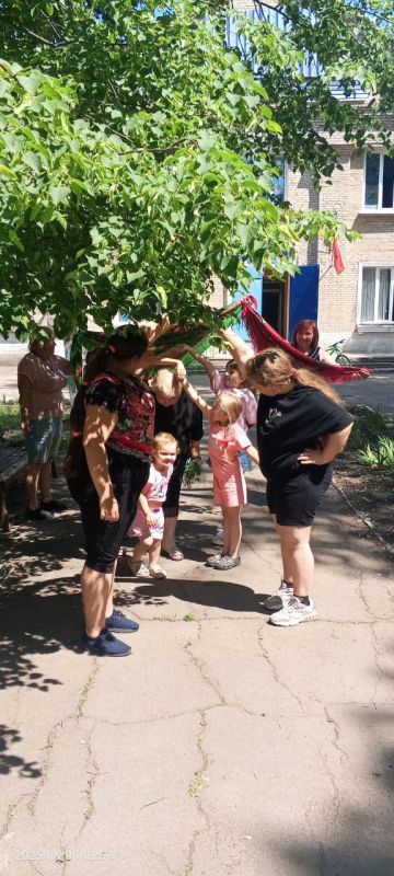 8 июня Валерьяновская библиотека совместно с Валерьяновским музеем истории села Валерьяновка провели Троицкие гуляния " Троица пришла, лето за собой привела" 8 июня Валерьяновская библиотека совместно с Валерьяновским музеем истории села Валерьяновка провели Троицкие гуляния " Троица пришла, лето за собой привела"